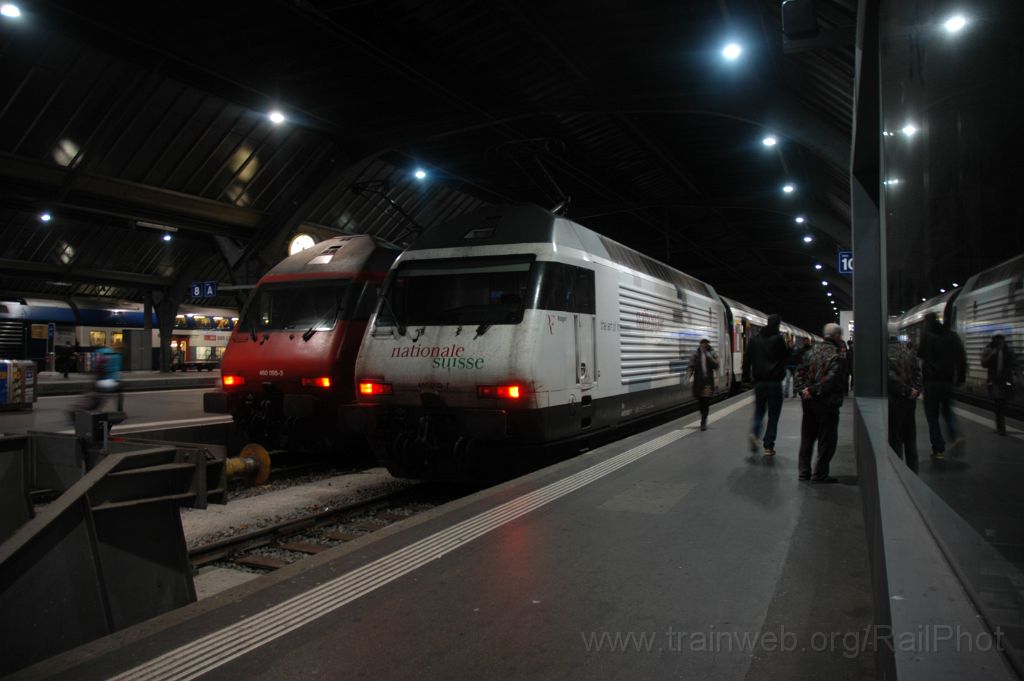 3417-0009-211214.jpg - SBB-CFF Re 460.003-7 "Milieu du monde" + Re 460.095-3 "Bachtel" / Zürich HB 21.12.2014