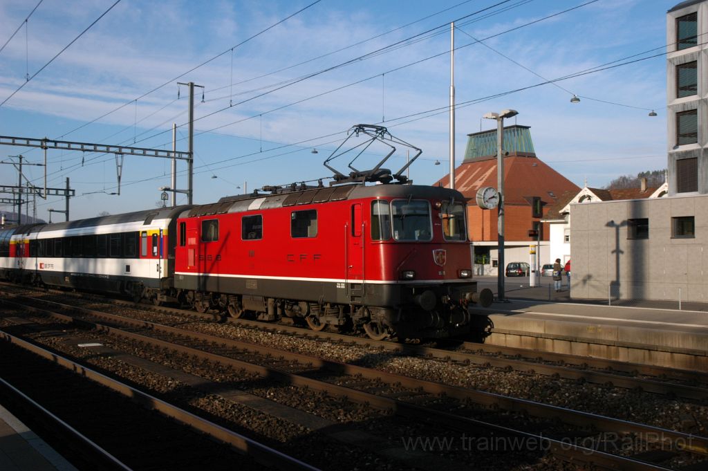 3418-0047-241214.jpg - SBB-CFF Re 4/4'' 11111 / Liestal 24.12.2014