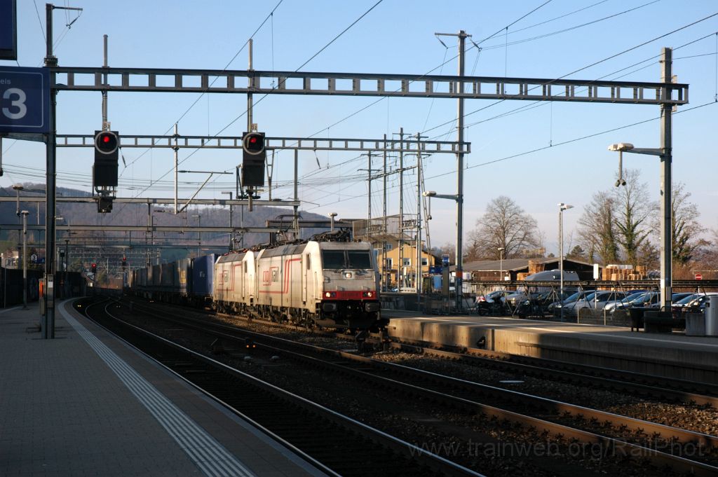 3421-0014-241214.jpg - Crossrail 185.580-8 "Jana" + 185.578-2 "Christine" / Liestal 24.12.2014