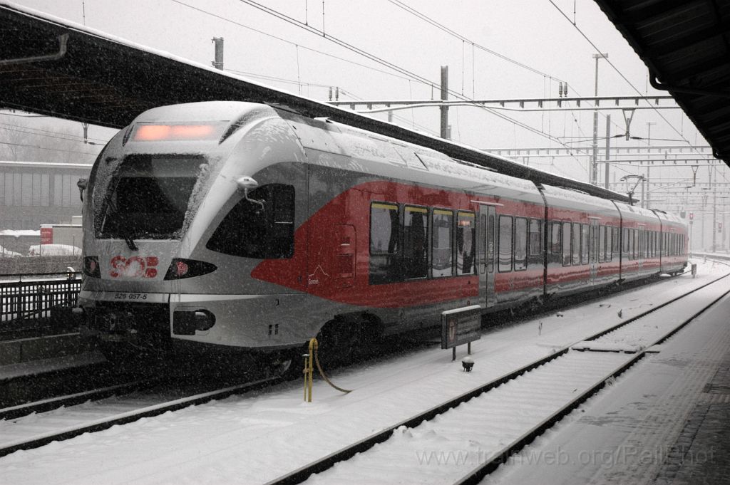 3426-0001-291214.jpg - SOB RABe 526.057-5 "Gonzen" / Rapperswil 29.12.2014