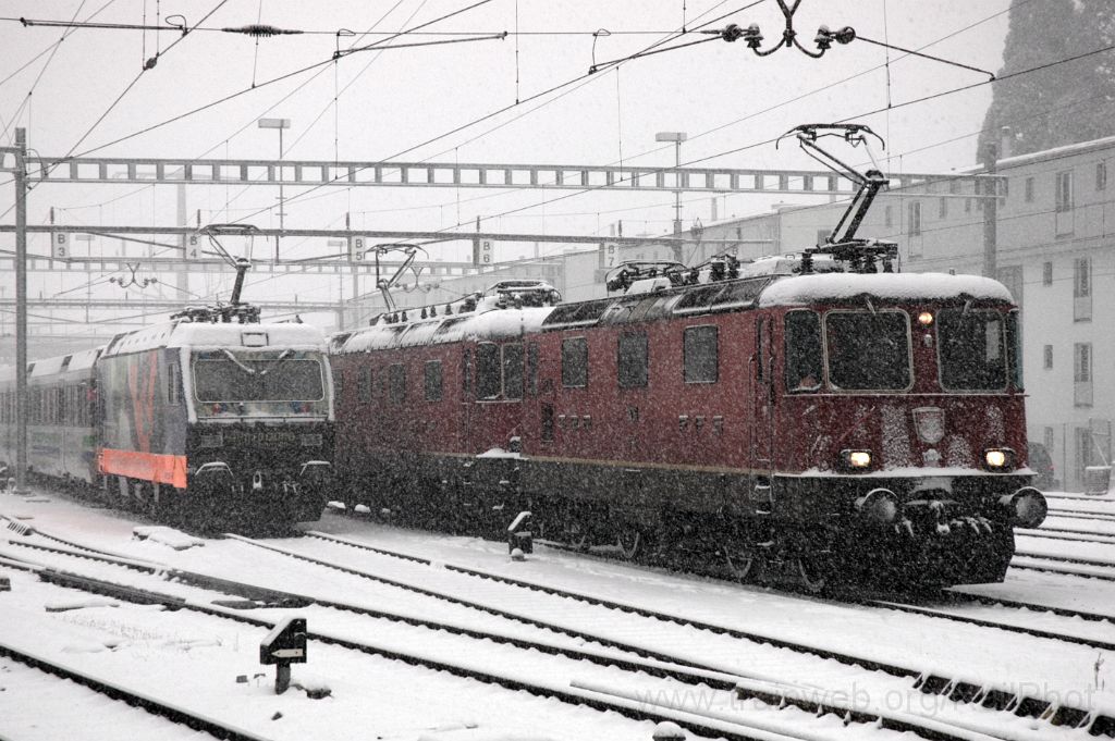 3426-0005-291214.jpg - SBB-CFF Re 4/4'' 11284 + Re 6/6 11607 "Wattwil" + SOB Re 456.092-6 "Amriswil" / Rapperswil 29.12.2014