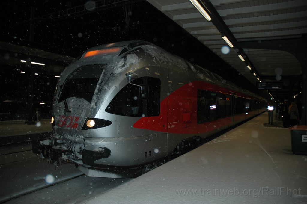 3427-0007-291214.jpg - SOB RABe 526.059-1 "St.Anton" / Ziegelbrücke 29.12.2014