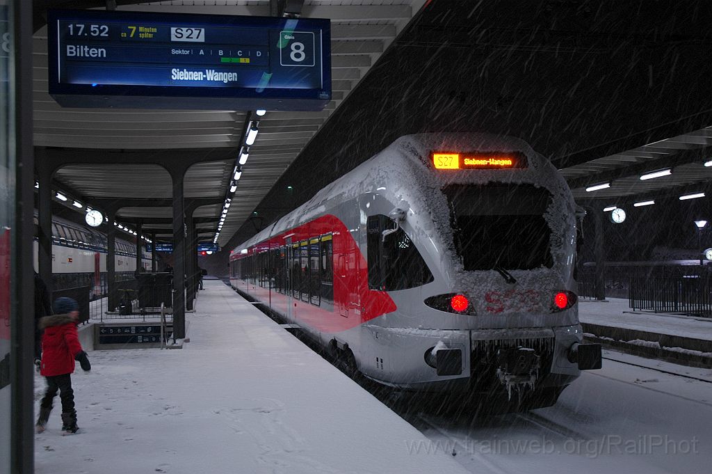 3427-0031-291214.jpg - SOB RABe 526.059-1 "St.Anton" / Ziegelbrücke 29.12.2014