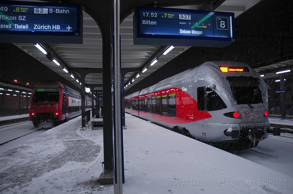 3427-0041-291214.jpg - SBB-CFF Bt 50 85 26-33 968-6 + SOB RABe 526.059-1 "St.Anton" / Ziegelbrücke 29.12.2014