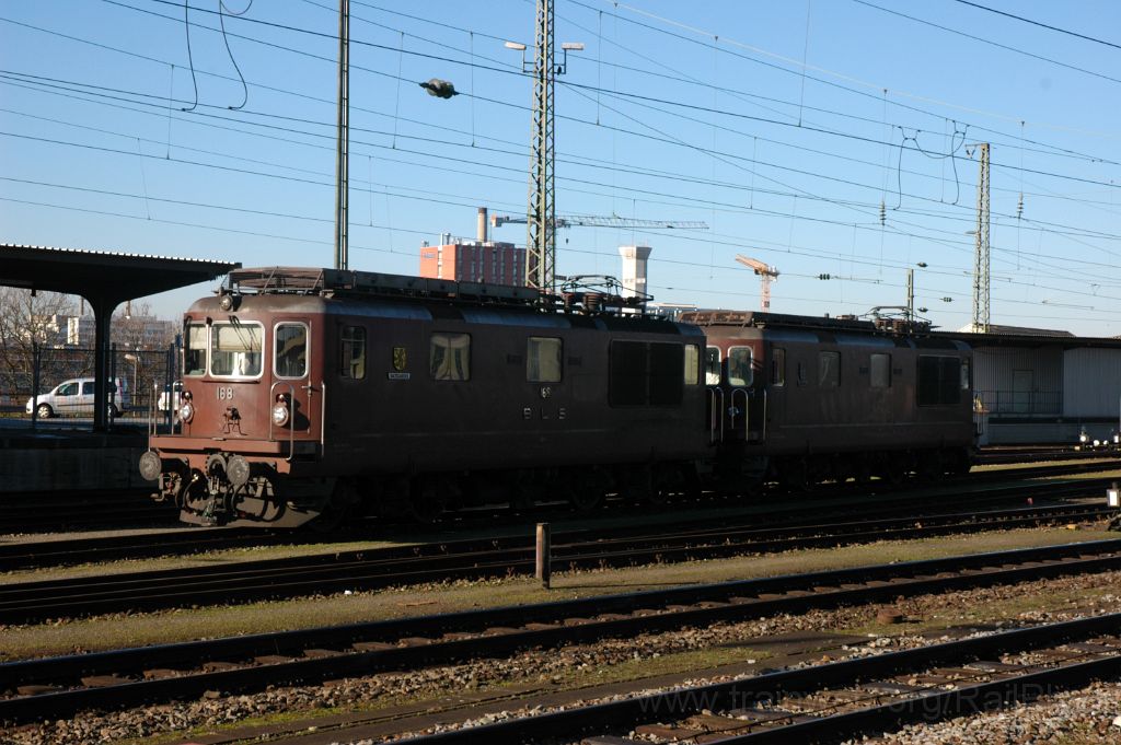 3430-0026-050115.jpg - BLS Re 4/4 168 "Baltschieder" + Re 4/4 169 "Bönigen" / Basel Badische Bahnhof 5.1.2015