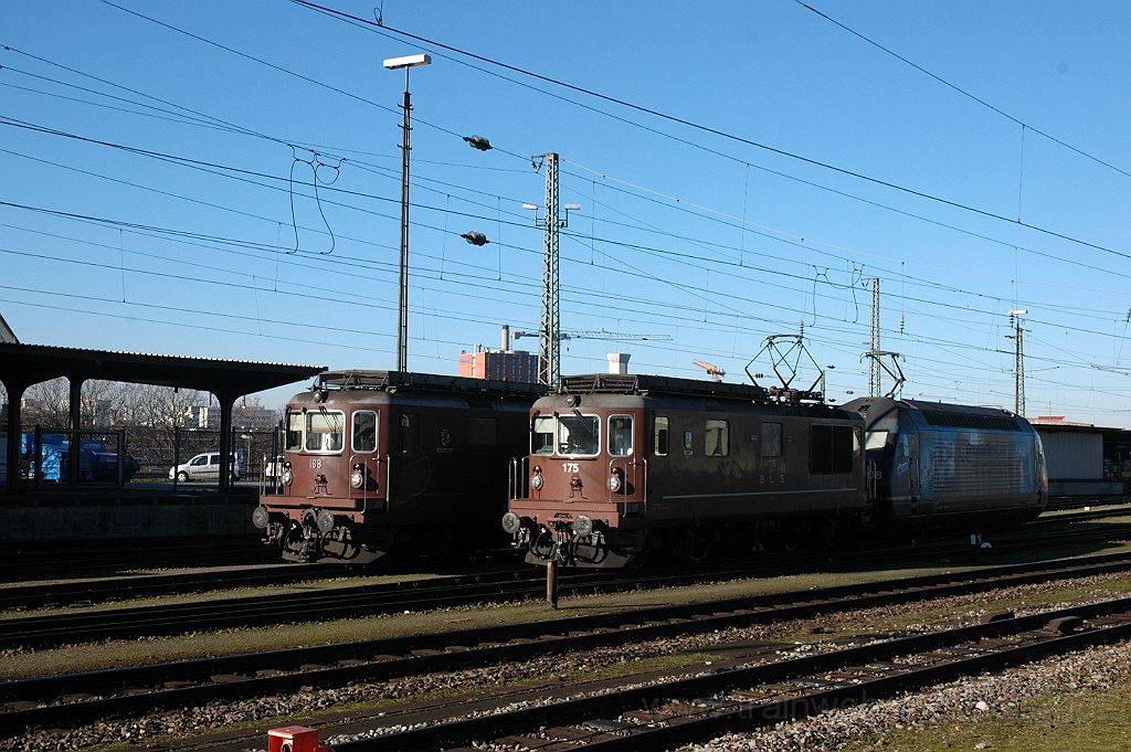 3430-0030-050115.jpg - BLS Re 4/4 168 "Baltschieder" + Re 4/4 175 "Gampel" + Re 465.008-1 "Thunersee" / Basel Badische Bahnhof 5.1.2015