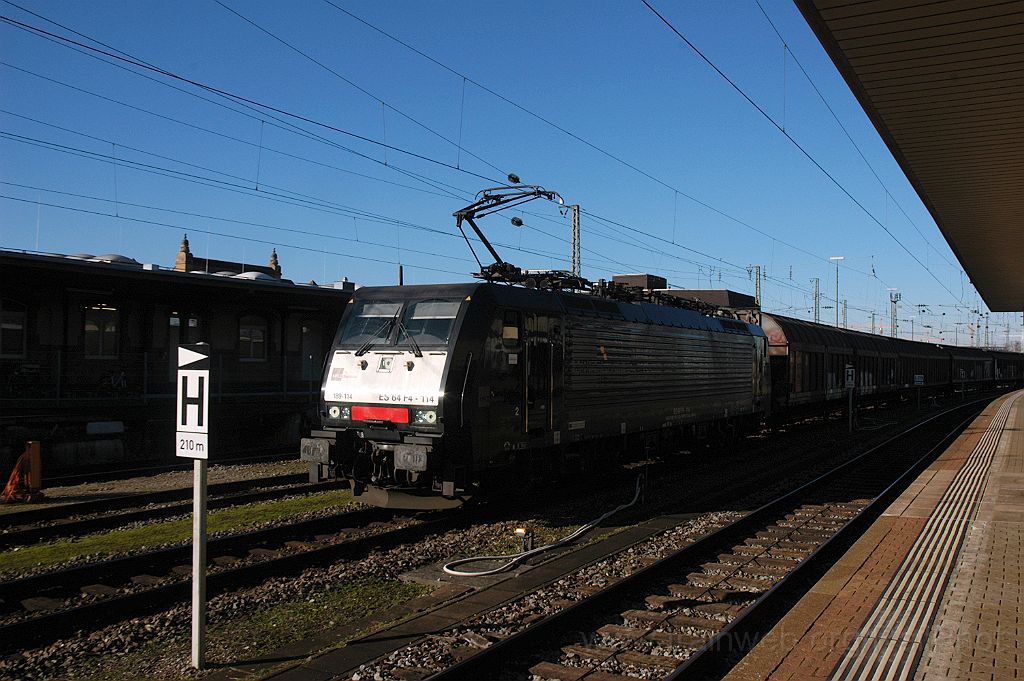 3431-0028-050115.jpg - MRCE ES 64 F4-114 / Basel Badische Bahnhof 5.1.2015