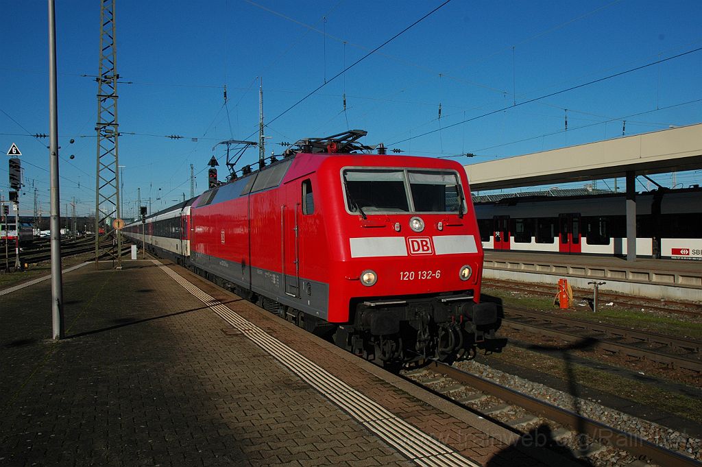 3431-0048-050115.jpg - DBAG 120.132-6 / Basel Badische Bahnhof 5.1.2015