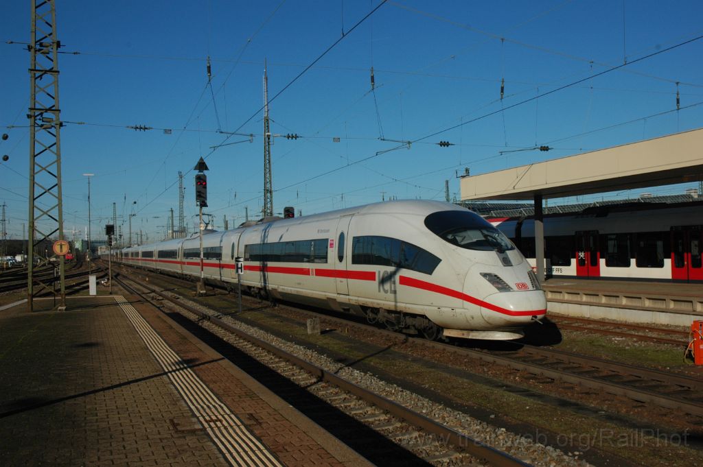 3432-0014-050115.jpg - DBAG ICE 403.507-7 "Oberhausen" / Basel Badische Bahnhof 5.1.2015