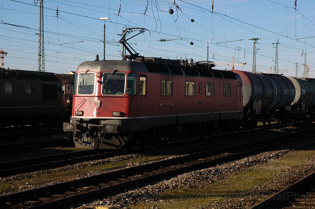 3433-0007-050115.jpg - SBB-CFF Re 6/6 11603 "Wädenswil" / Basel Badische Bahnhof 5.1.2015