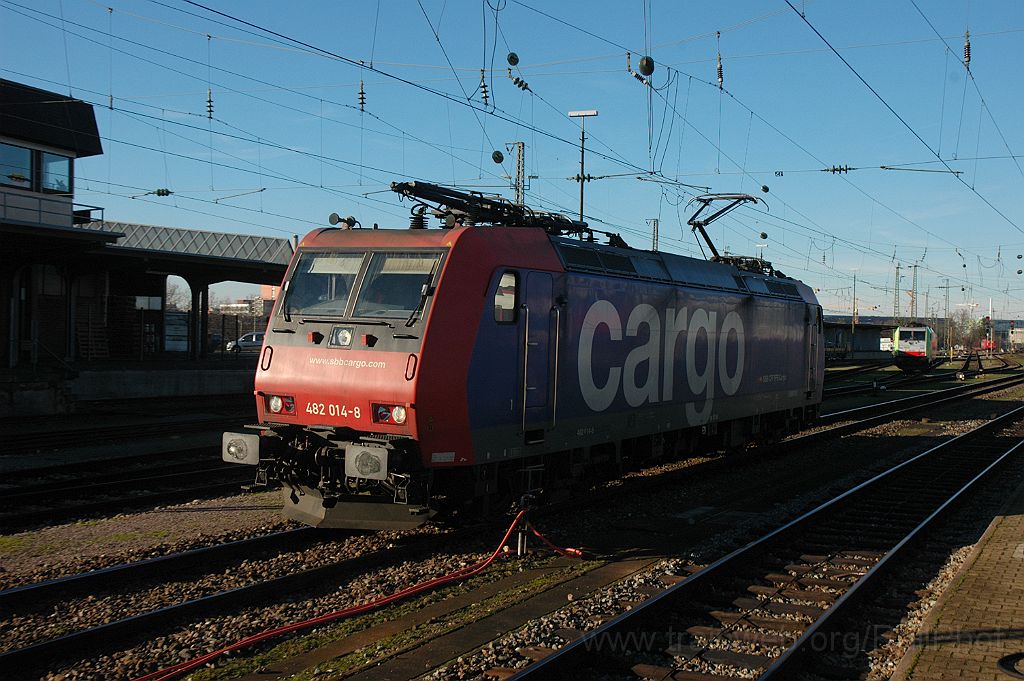3433-0016-050115.jpg - SBB-CFF Re 482.014-8 / Basel Badische Bahnhof 5.1.2015