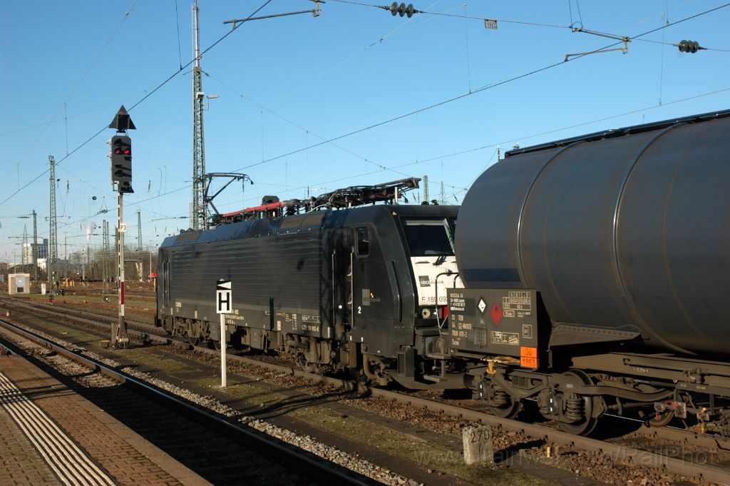3433-0041-050115.jpg - MRCE ES 64 F4-993 / Basel Badische Bahnhof 5.1.2015
