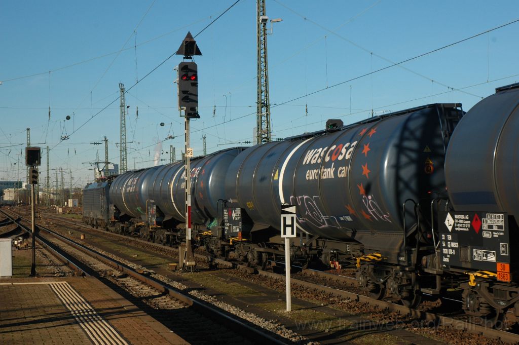 3433-0047-050115.jpg - MRCE ES 64 F4-993 / Basel Badische Bahnhof 5.1.2015