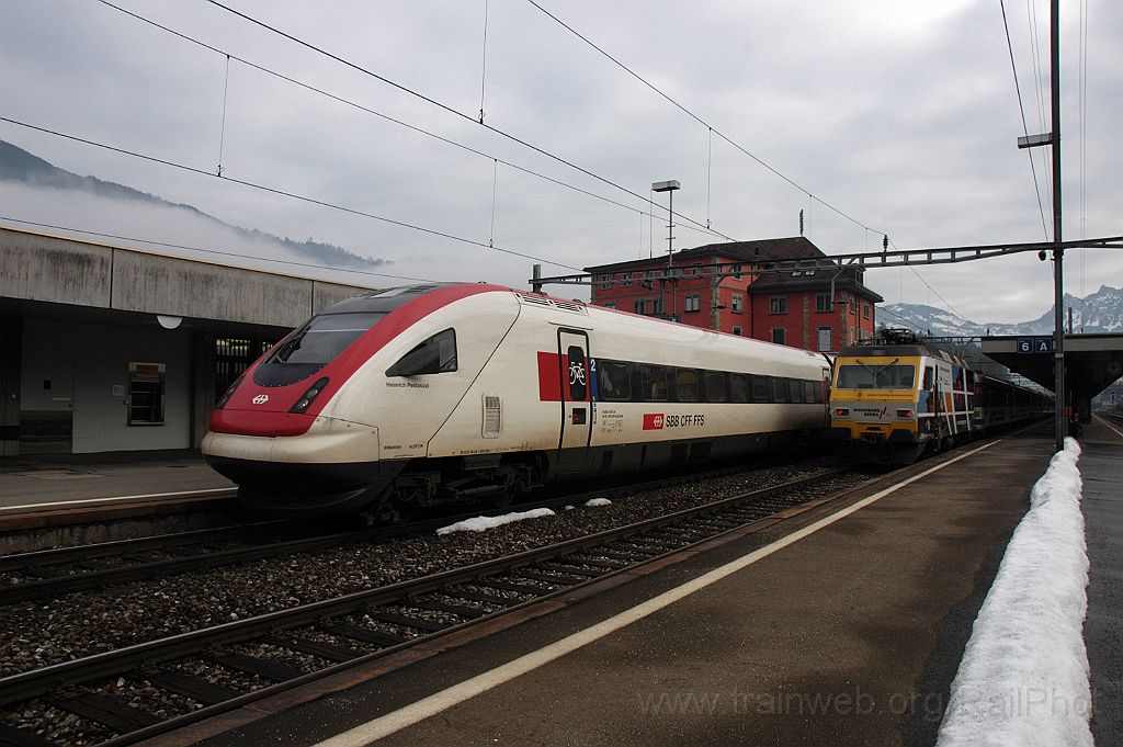 3439-0039-070115.jpg - SOB Re 456.093-4 "St.Gallen" + SBB-CFF ICN RABDe 500.005 "Heinrich Pestalozzi" / Arth-Goldau 7.1.2015