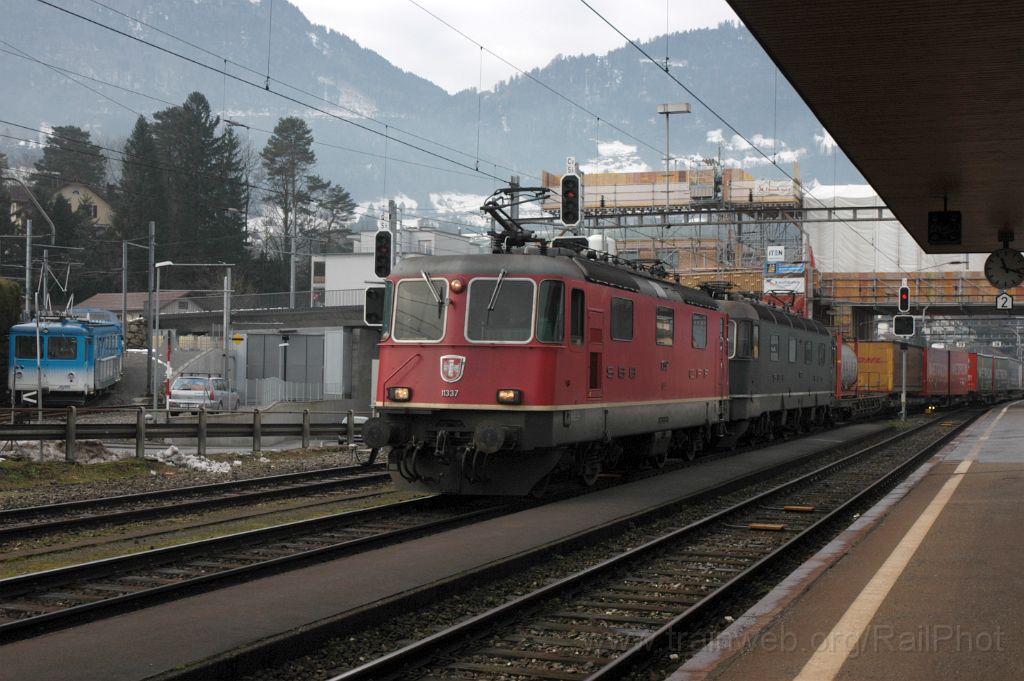 3439-0048-070115.jpg - SBB-CFF Re 4/4'' 11337 + Re 6/6 11663 "Eglisau" / Arth-Goldau 7.1.2015