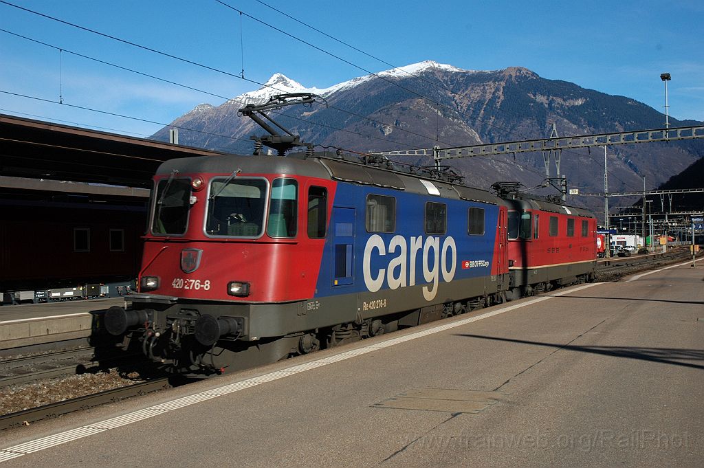 3451-0041-120115.jpg - SBB-CFF Re 420.276-8 + Re 4/4'' 11187 / Bellinzona 12.1.2015