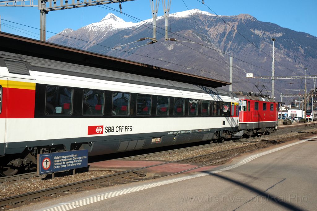 3455-0039-120115.jpg - SBB-CFF Re 4/4'' 11112 / Bellinzona 12.1.2015