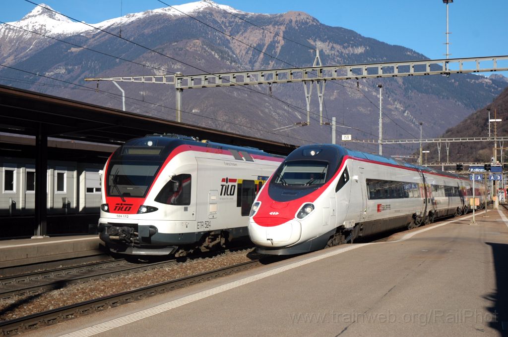 3457-0025-120115.jpg - SBB-CFF RABe 524.112 + ETR 93 85 5 610.109-6 / Bellinzona 12.1.2015