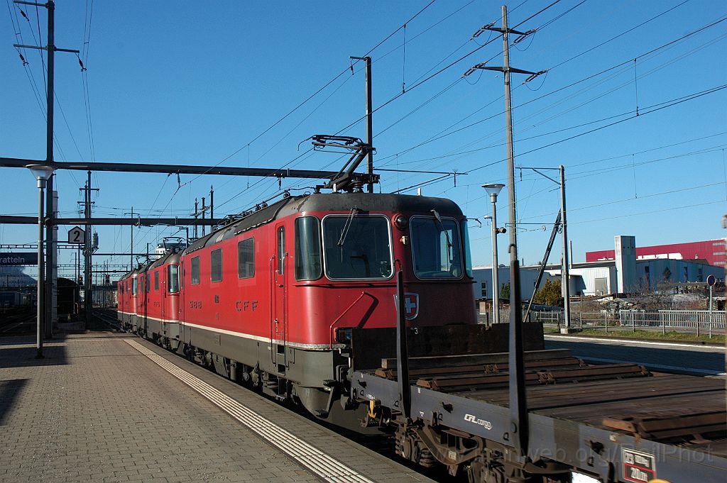 3464-0019-130115.jpg - SBB-CFF Re 4/4''' 11357 + Re 4/4''' 11361 + Re 4/4'' 11183 / Pratteln 13.1.2015
