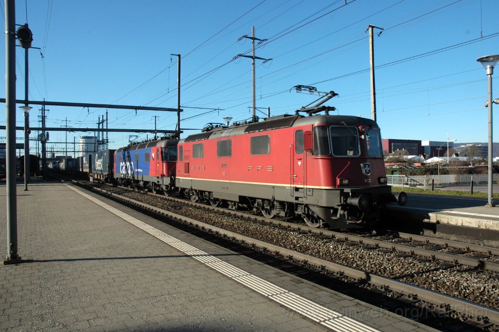 3467-0032-130115.jpg - SBB-CFF Re 4/4'' 11322 + Re 620.069-5 "Hägendorf" / Pratteln 13.1.2015