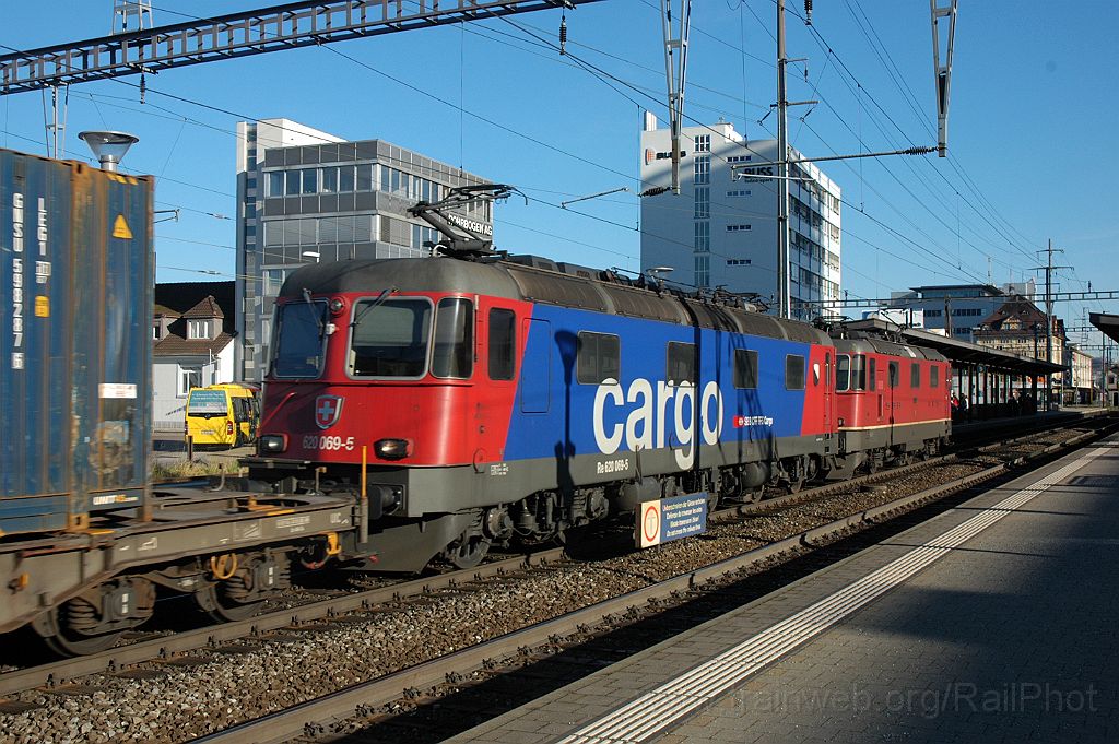3467-0035-130115.jpg - SBB-CFF Re 4/4'' 11322 + Re 620.069-5 "Hägendorf" / Pratteln 13.1.2015