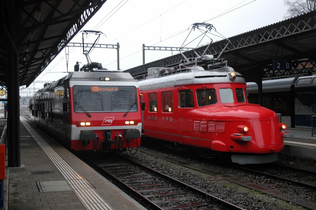 3471-0026-170115.jpg - SBB-CFF RAe 4/8 1021 + RHB BDeh 3/6 25 / Rorschach SBB 17.1.2015