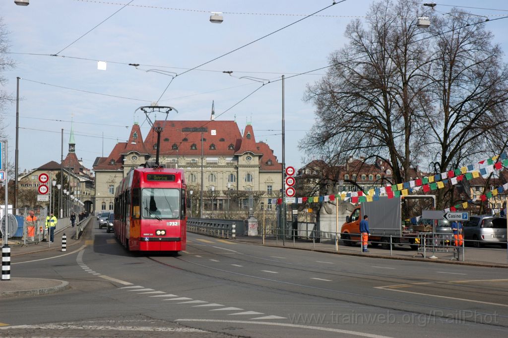 3501-0002-130215.jpg - BernMobil Be 4/8 732 / Helvetiaplatz 13.2.2015