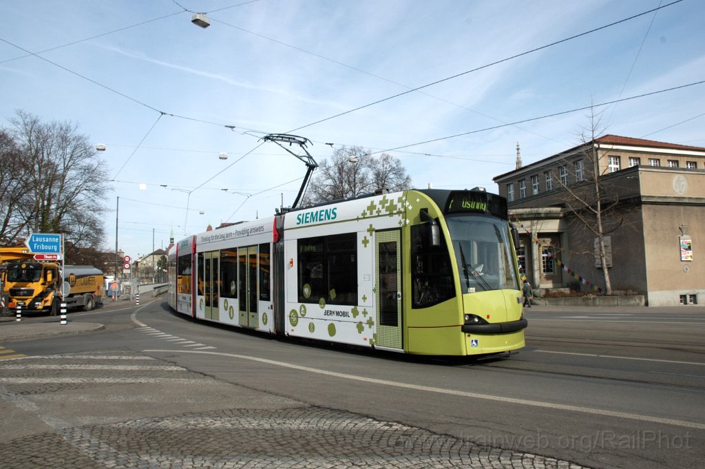 3502-0042-130215.jpg - BernMobil Be 4/6 757 "Siemens" / Helvetiaplatz 13.2.2015