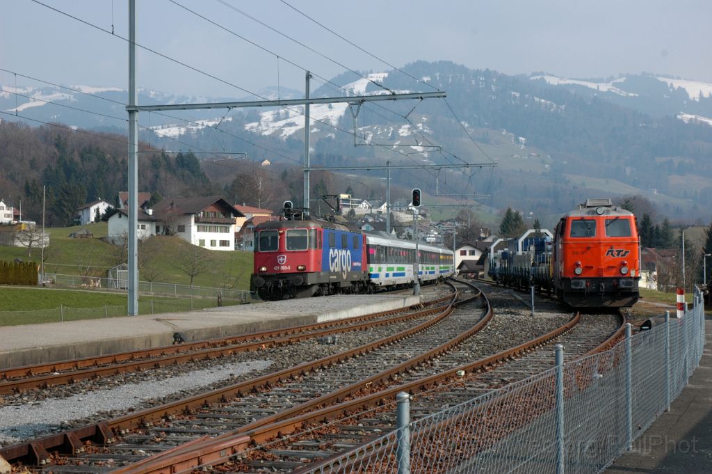 3511-0014-140315.jpg - RTS 2143.077 + SBB-CFF Re 421.393-0 / Kaltbrunn 14.3.2015