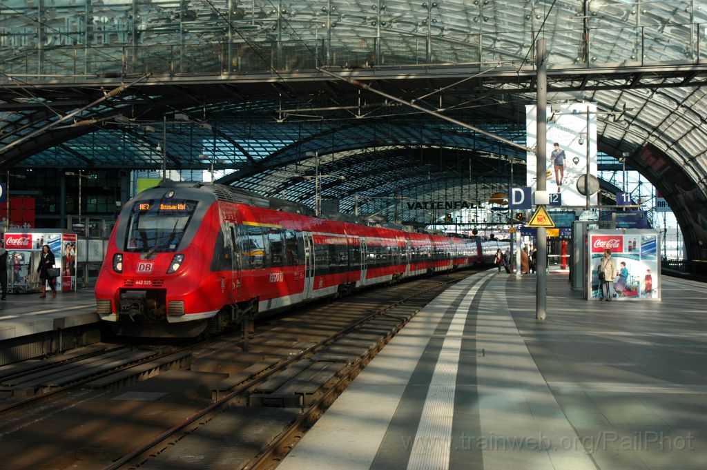 3514-0038-190315.jpg - DBAG 442.325-7 / Berlin Hbf 19.3.2015