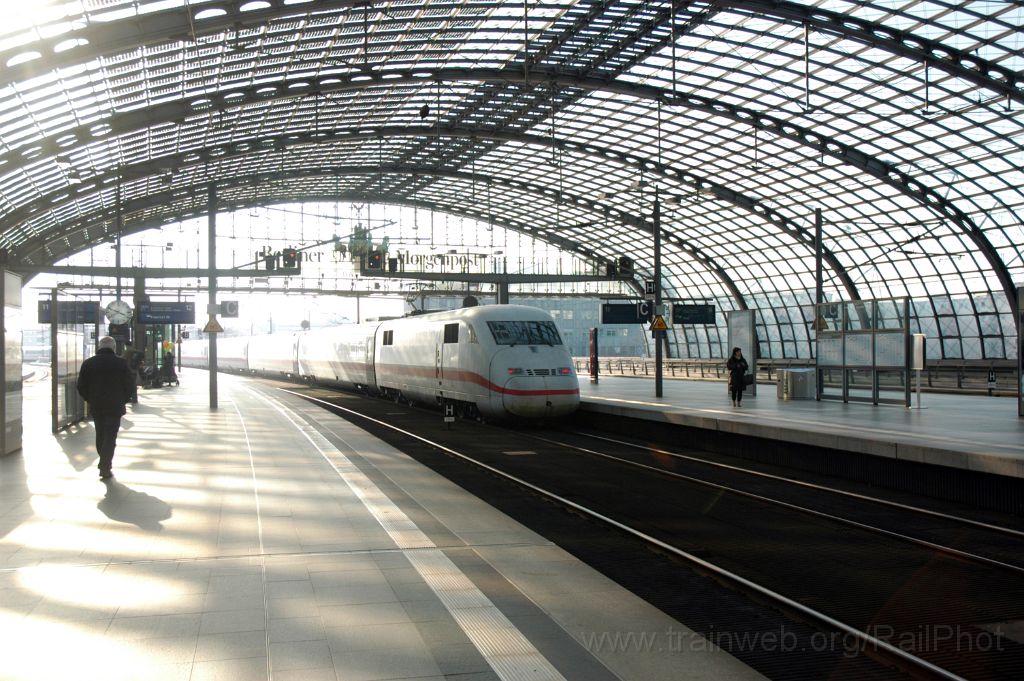 3517-0029-190315.jpg - DBAG ICE 402.012-9 "Potsdam" / Berlin Hbf 19.3.2015