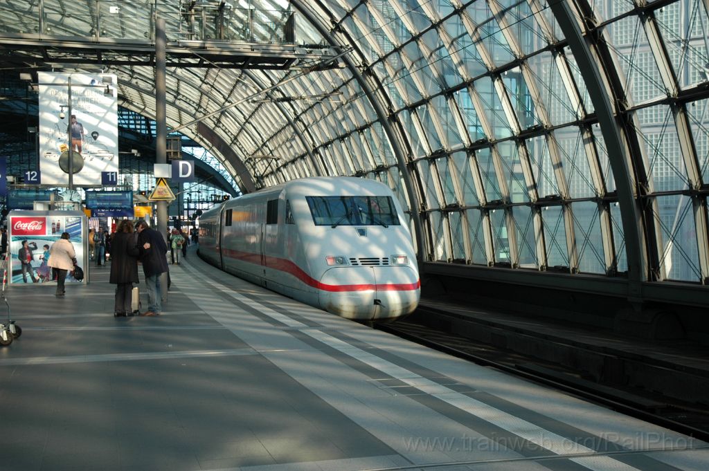 3518-0005-190315.jpg - DBAG ICE 402.033-5 "Ulm" / Berlin Hbf 19.3.2015