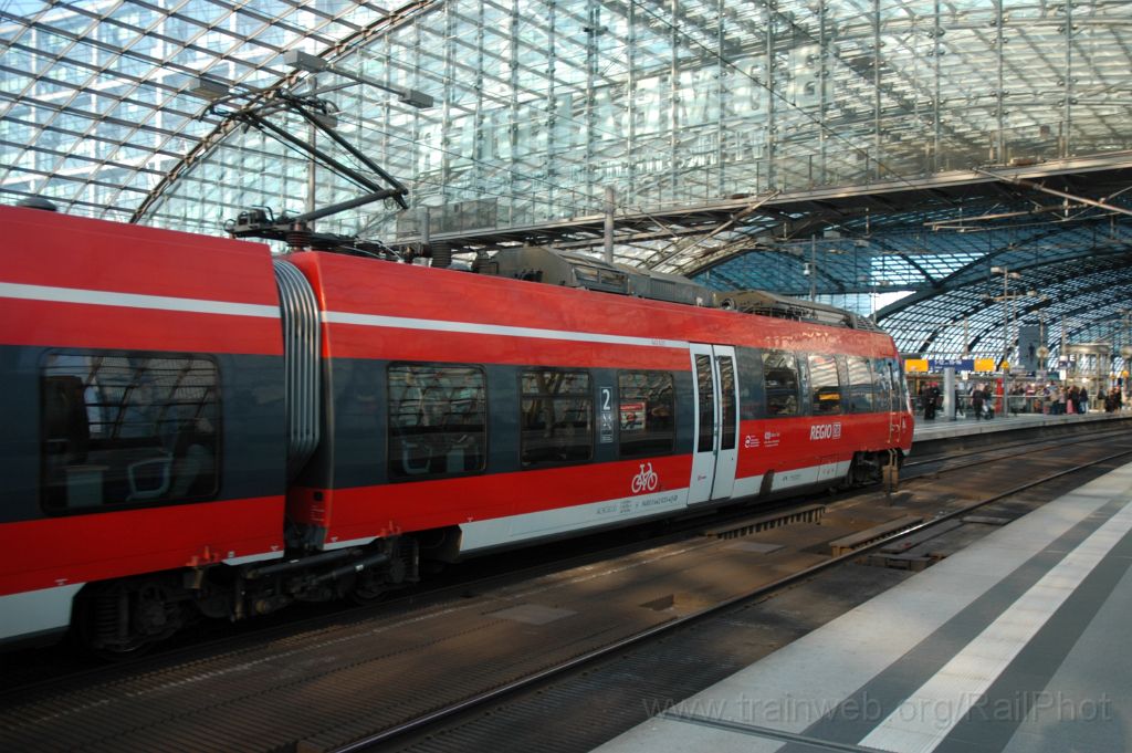 3518-0049-190315.jpg - DBAG 442.633-4 / Berlin Hbf 19.3.2015