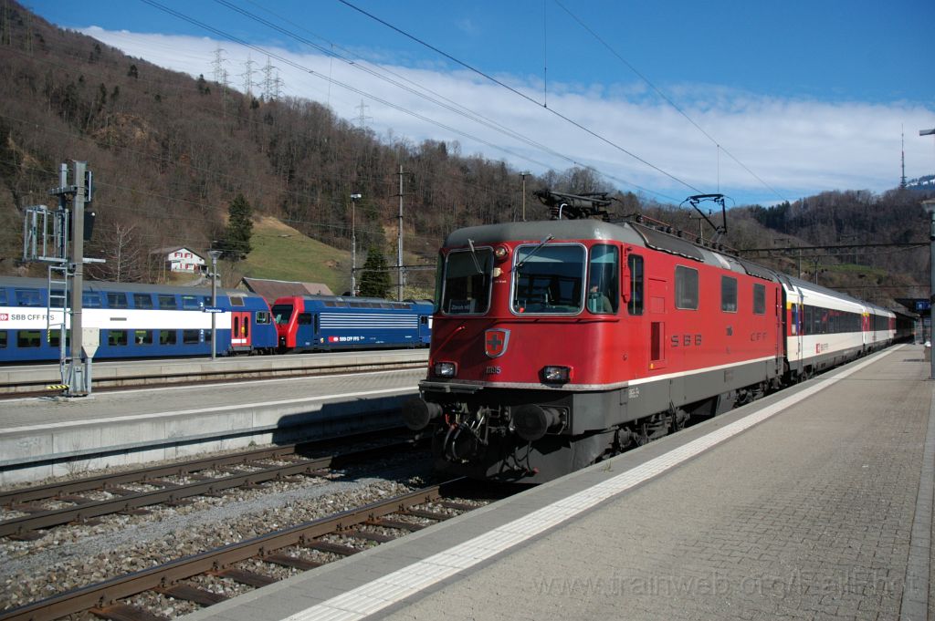 3526-0001-280315.jpg - SBB-CFF Re 4/4'' 11195 / Ziegelbrücke 28.3.2015