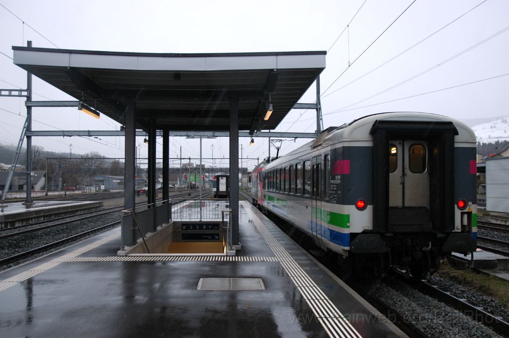 3527-0045-020415.jpg - SOB Re 446.018-4 + B 753 / Wattwil 2.4.2015