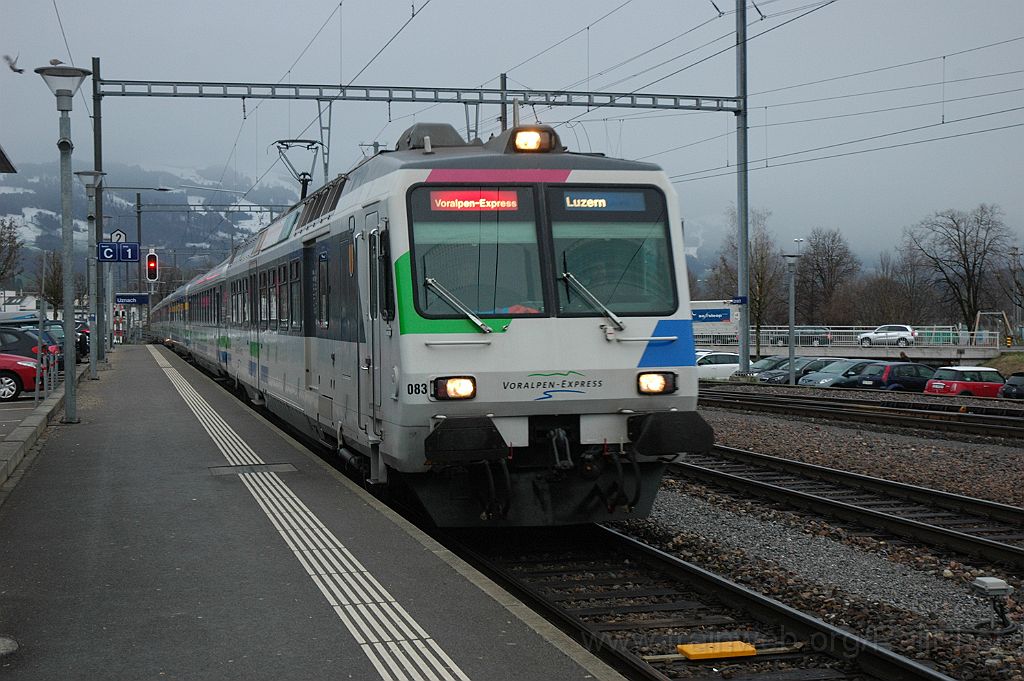 3528-0020-020415.jpg - SOB RBDe 561.083-7 / Uznach 2.4.2015