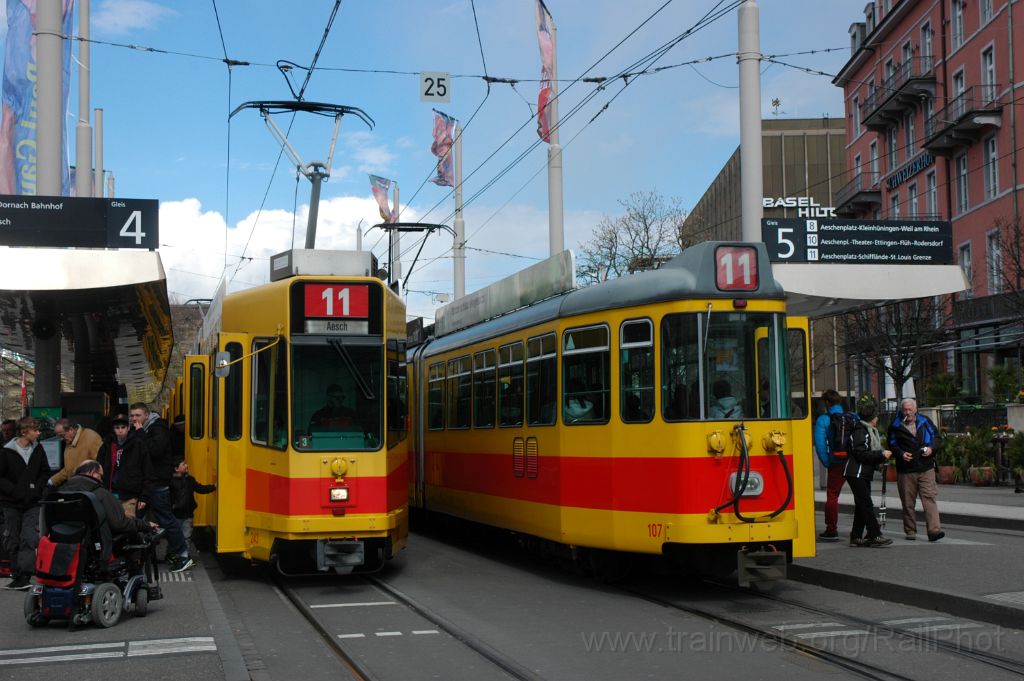 3531-0043-050415.jpg - BLT Be 4/8 243 + Be 4/6 107 / Centralbahnplatz 5.4.2015
