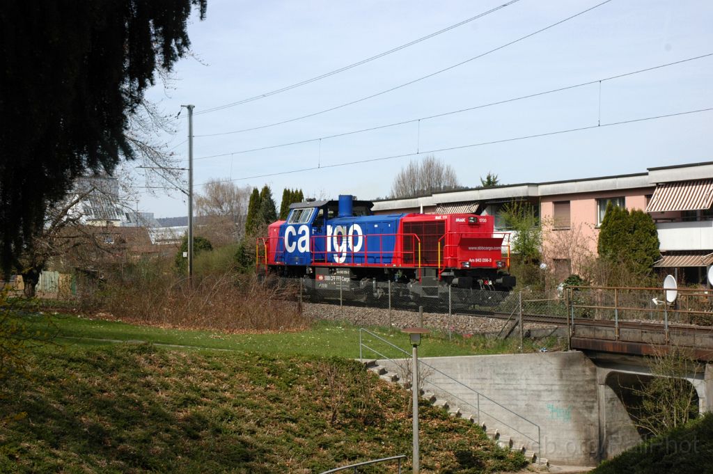 3537-0035-100415.jpg - SBB-CFF Am 843.056-3 / Zürich (Ernst-Zöbeli-Strasse) 10.4.2015