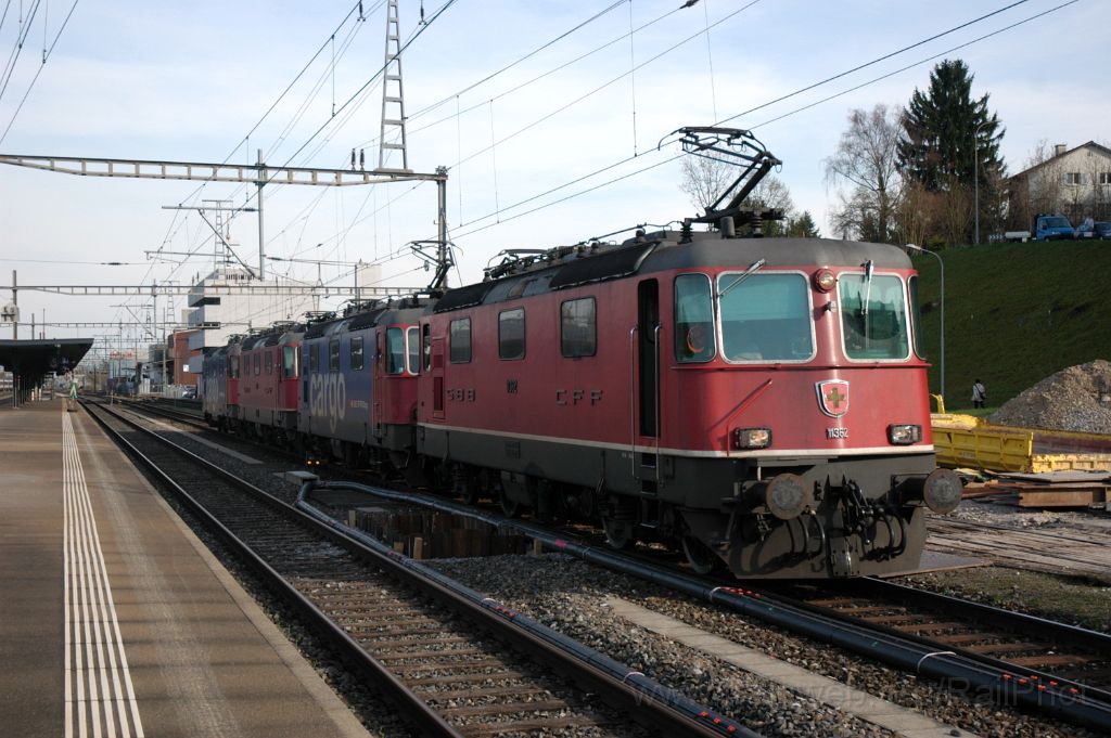 3539-0008-100415.jpg - SBB-CFF Re 4/4''' 11362 + Re 420.310-5 + Re 4/4'' 11176 + Re 420.307-1 / Killwangen-Spreitenbach 10.4.2015