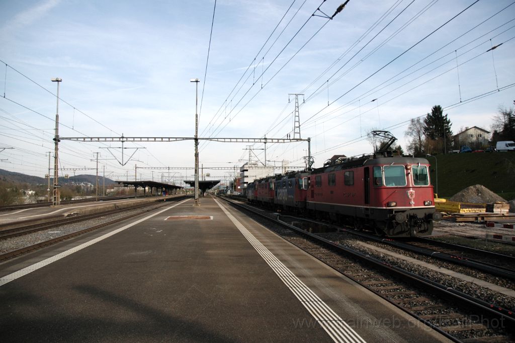 3539-0022-100415.jpg - SBB-CFF Re 4/4''' 11362 + Re 420.310-5 + Re 4/4'' 11176 + Re 420.307-1 / Killwangen-Spreitenbach 10.4.2015