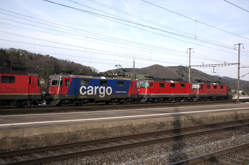3540-0031-100415.jpg - SBB-CFF Re 4/4'' 11253 + Re 4/4'' 11177 + Re 420.170-3 / Killwangen-Spreitenbach 10.4.2015