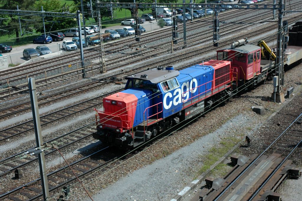 3549-0005-130515.jpg - SBB-CFF Am 843.054-8 + Tm 232.021-6 / Zürich-Mülligen 13.5.2015
