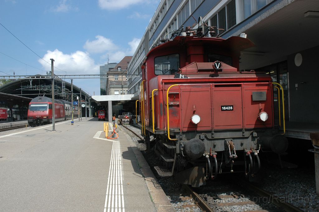 3556-0021-170515.jpg - SBB-CFF Ee 3/3 16428 + Re 460.007-8 "Junior" / St.Gallen 16.5.2015