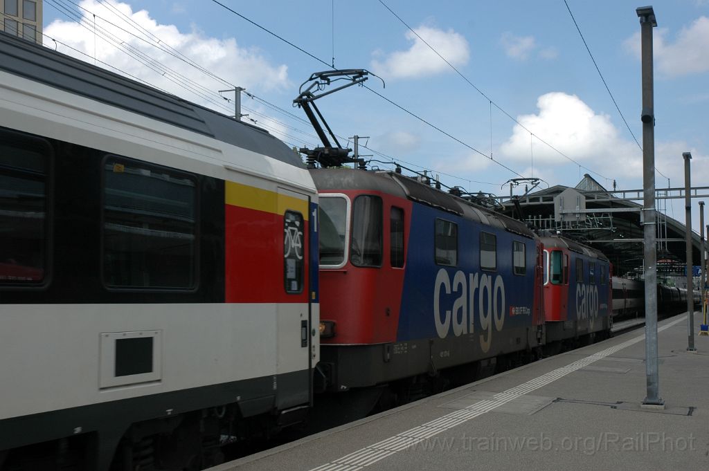 3557-0045-170515.jpg - SBB-CFF Re 421.392-2 + Re 421.371-6 / St.Gallen 16.5.2015