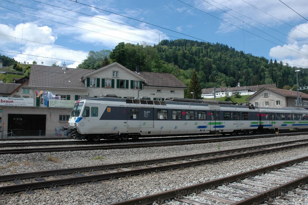 3558-0013-240515.jpg - SOB RBDe 561.083-7 "Richterswil-Samstagern" / Wattwil 24.5.2015