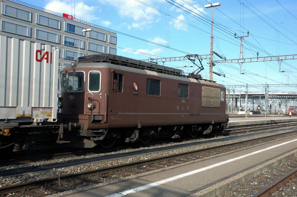 3562-0032-270515.jpg - BLS Re 4/4 194 "Thun" / Zürich-Altstetten 27.5.2015