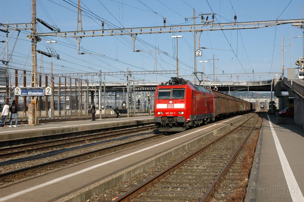 3563-0034-270515.jpg - DBAG 185.137-7 / Zürich-Altstetten 27.5.2015