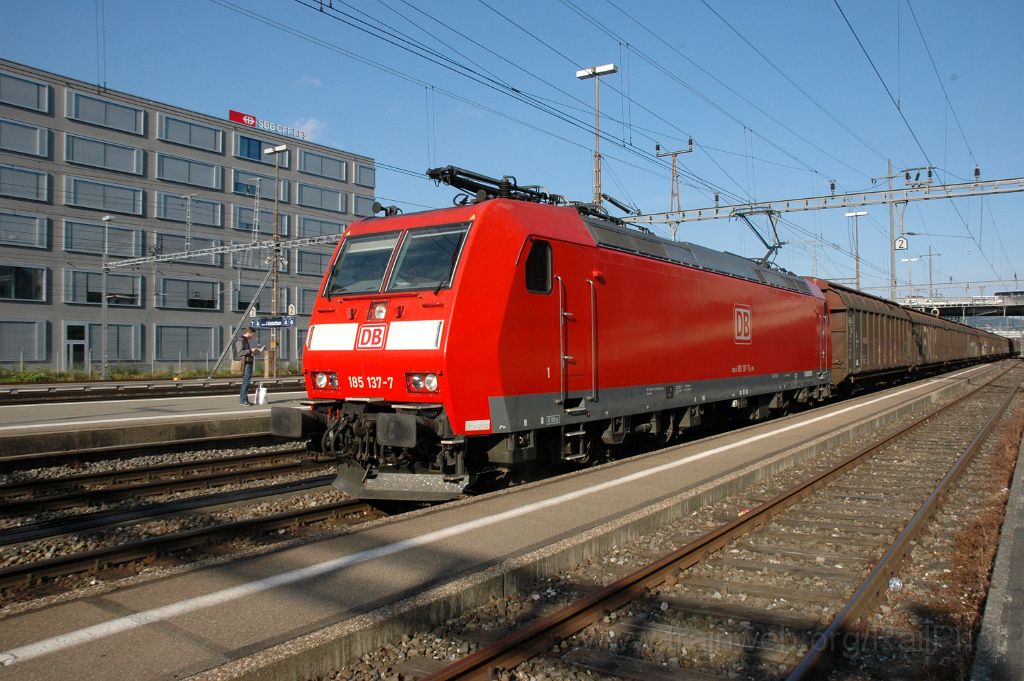 3563-0041-270515.jpg - DBAG 185.137-7 / Zürich-Altstetten 27.5.2015