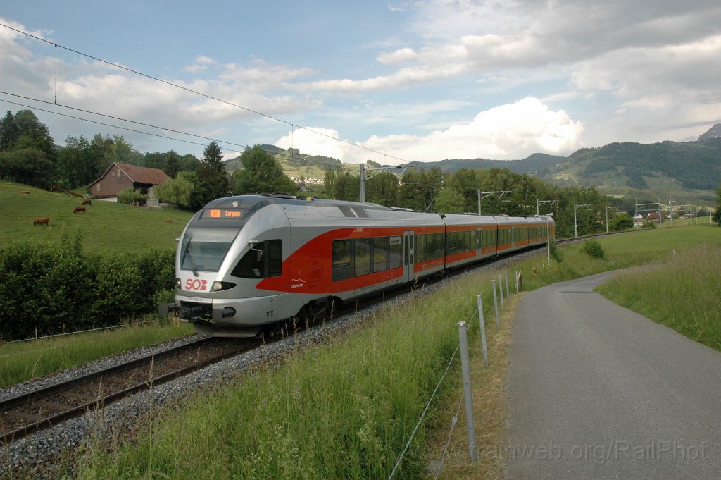 3570-0012-290515.jpg - SOB RABe 526.062-5 "Chapfenberg" / Kaltbrunn (Hof Oberkirch) 29.5.2015