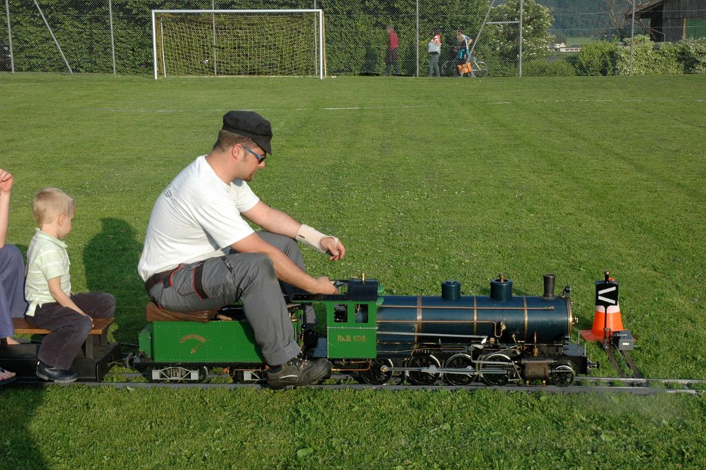 3570-0014-290515.jpg - RhB G 4/5 106 / Kaltbrunn (Domino Servite Schule) 29.5.2015
